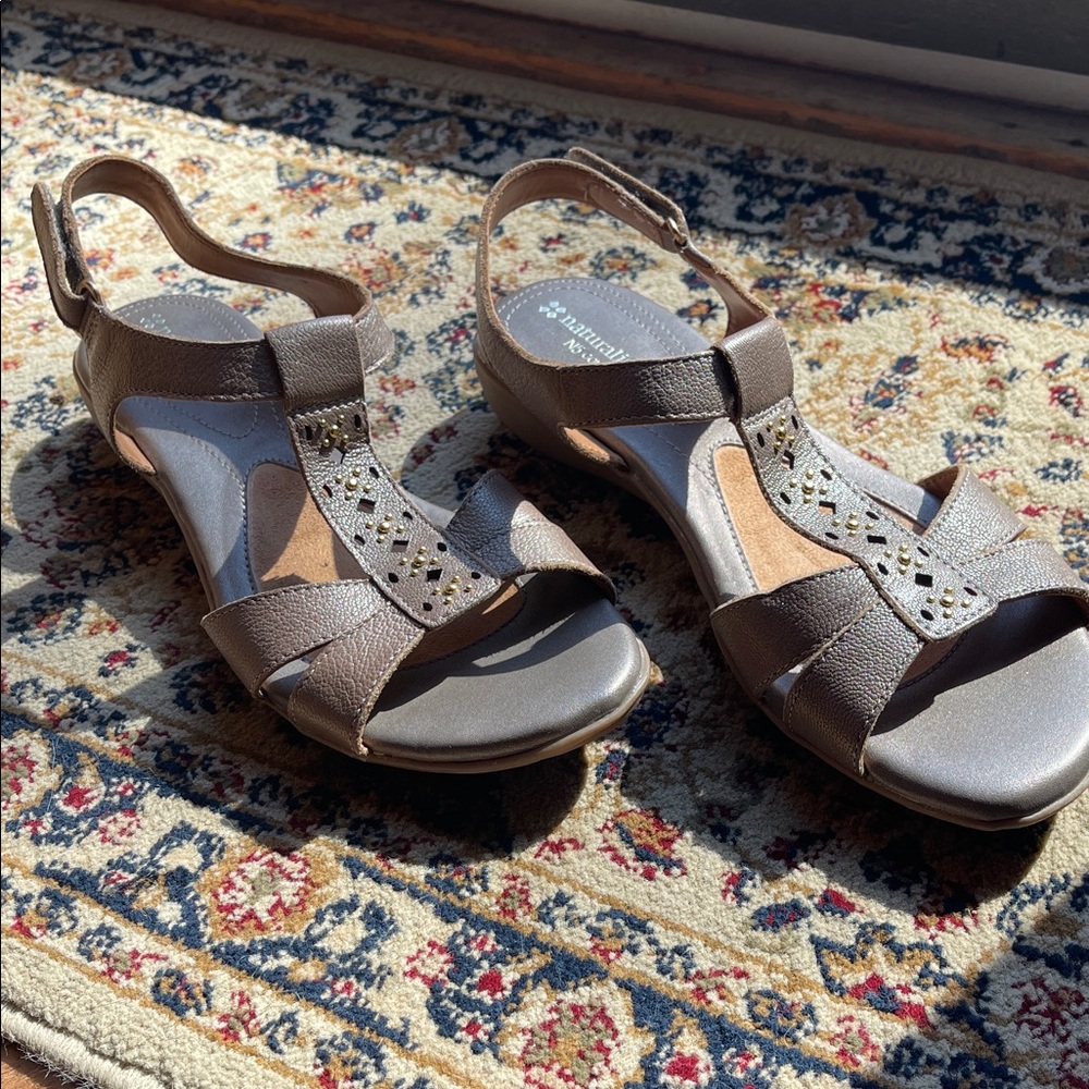 Ladies leather sandals